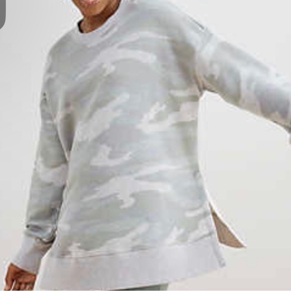 Aerie Camo Crew Neck Sweatshirt Size large slit sides - Picture 1 of 4